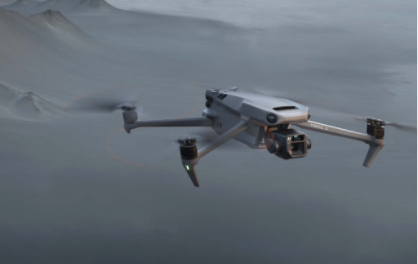 大疆（DJI） Mavic3 無(wú)人機(jī) 暢飛帶屏套裝含一年保險(xiǎn)起飛重量895 克軸距380.1 mm最大起飛海拔高度6000 米最長(zhǎng)飛行時(shí)間（無(wú)風(fēng)環(huán)境）46 分鐘 Mavic3